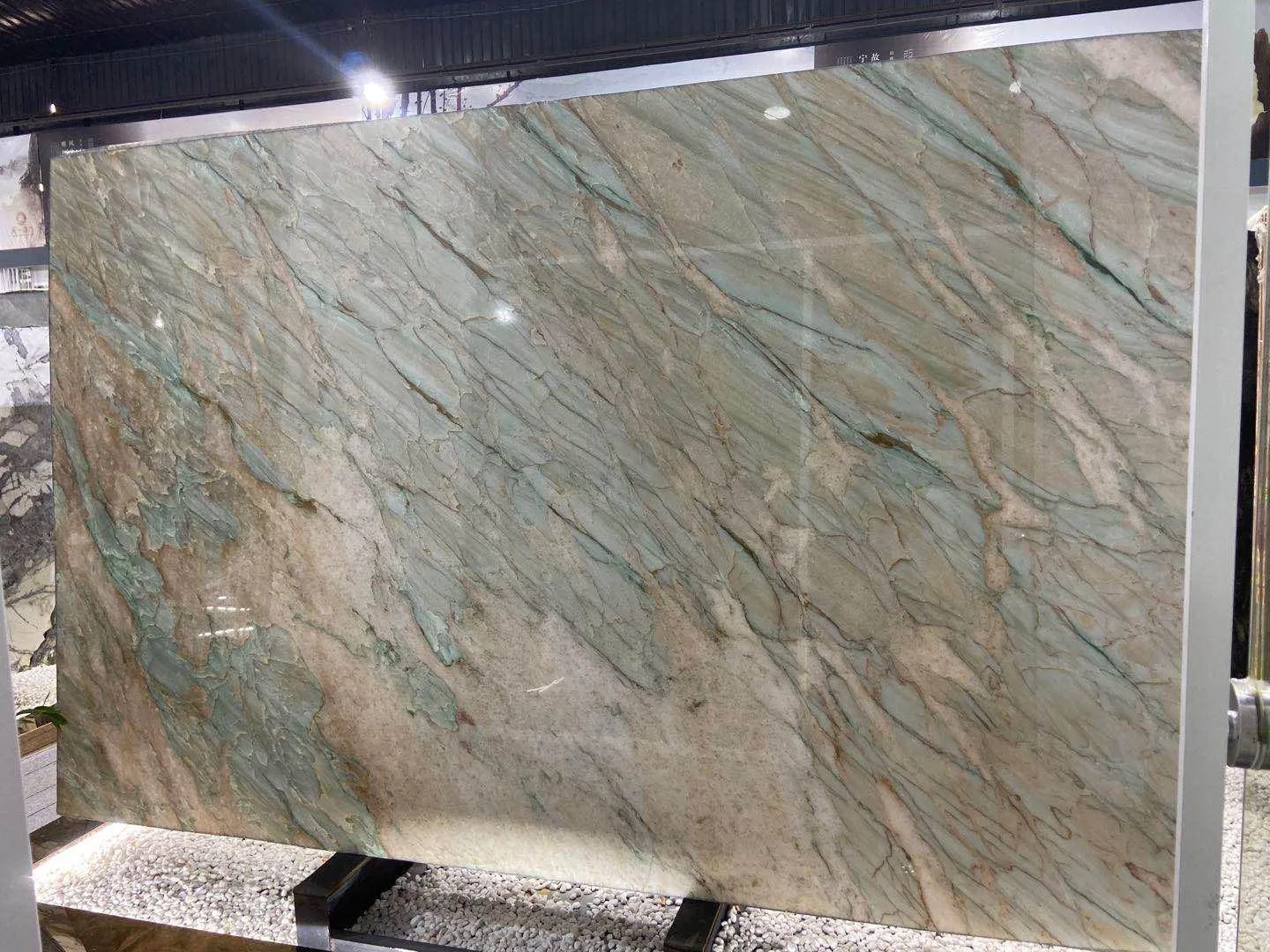 ALEXANDRITA QUARTZITE